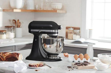 KitchenAid Artisan Series 5-Quart Tilt-Head Stand Mixer in Black Matte - KSM150PSBM USED