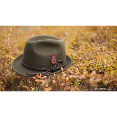 Sony FE 85mm F1.8 SEL85F18 E-mount Full Frame Prime Lens 67mm Filter Backpack Bundle