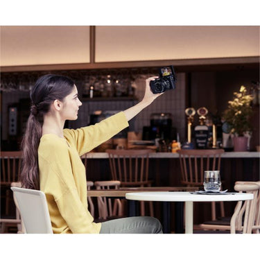 Sony a6400 Mirrorless APS-C Camera with 55-210mm E-Mount Zoom Lens (ILCE-6400)