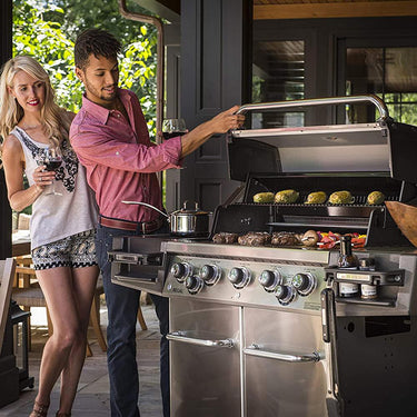 Broil King 958344 Regal S 590 Pro Propane Gas Grill, 5-Burner, Steel Open Box