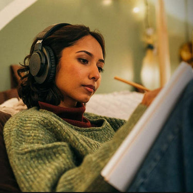 Audio-Technica M20x Bluetooth Wireless Professional Monitor Headphones with Case and Power Bank