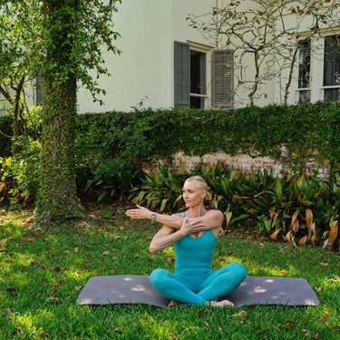 Garmin Lily 2 Smartwatch Cream Gold with Coconut Silicone Band