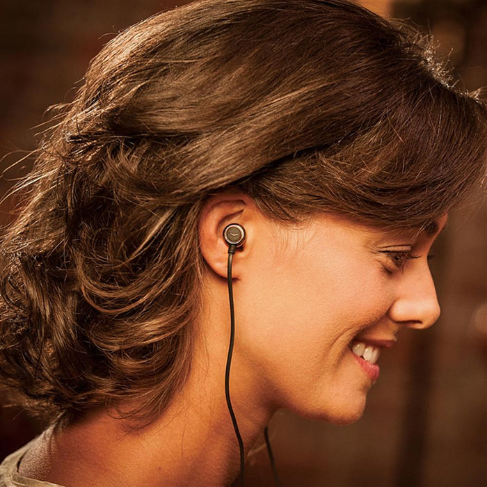 Klipsch X4i In-Ear Headphones w/ In-Line Remote + Mic for iPod/iPhone/iPad Deluxe Bundle