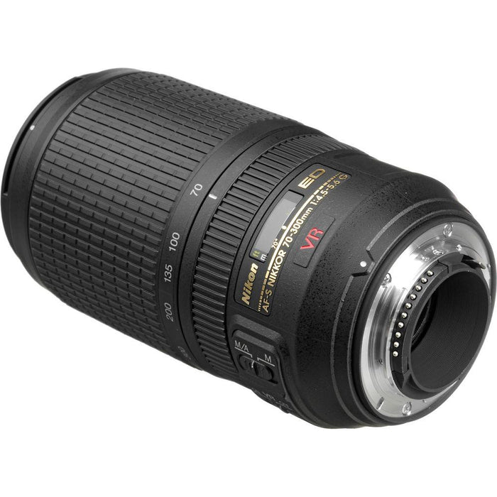 Nikon 70-300mm f/4.5-5.6G ED-IF AF-S VR Zoom-Nikkor + 64GB Memory Card