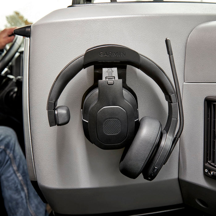 Garmin dezl OTR810 8" GPS Truck Navigator + dezl 100 Wireless Driving Headset