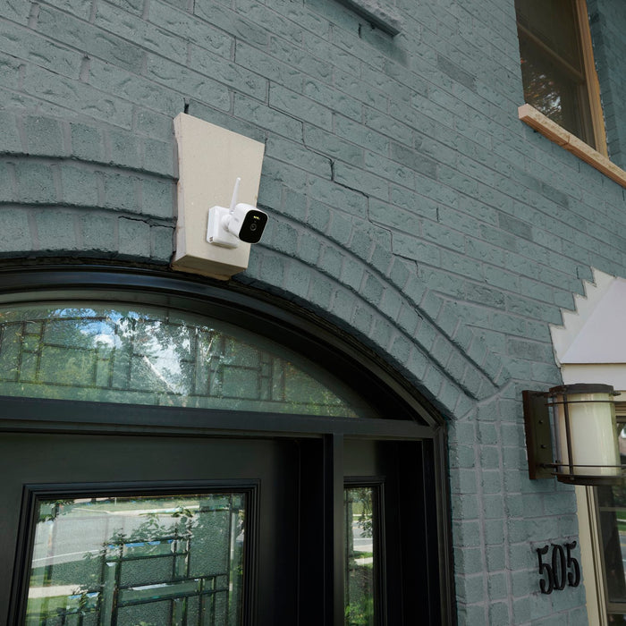 Lorex 4K Spotlight Outdoor Battery Add-On Security Camera, White